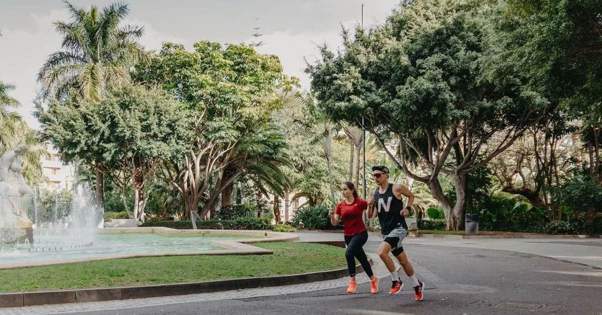 Czy można biegać codziennie 10 km bez ryzyka kontuzji? Sprawdź!