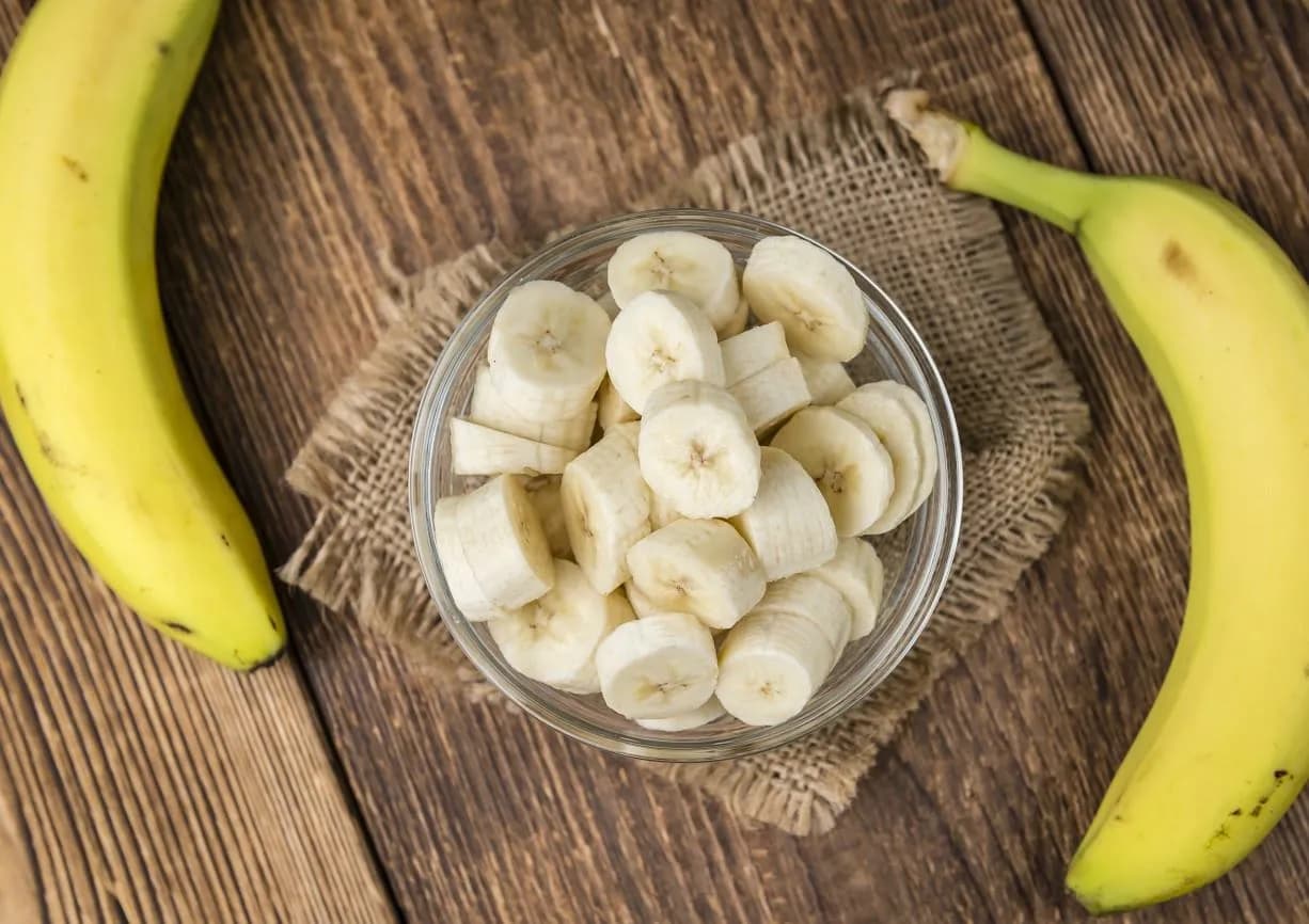 Banan przed czy po treningu? Odkryj, co przynosi lepsze efekty